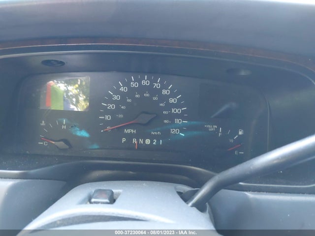 1999 LINCOLN TOWN CAR SIGNATURE VIN: 1LNHM82W4XY613589