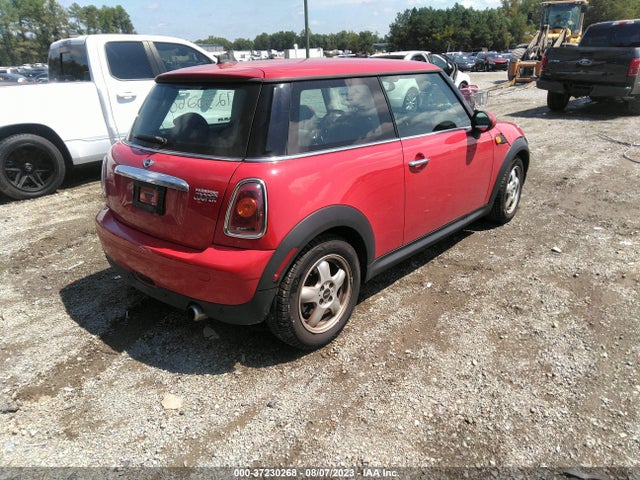 2007 MINI COOPER HARDTOP VIN: WMWMF335X7TT55854