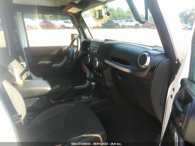 1C4BJWEG9JL913533 Jeep Wrangler Jk Unlimited Sahara