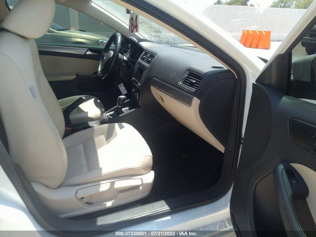 3VWDB7AJ9HM232551 Volkswagen Jetta 1.4t Se