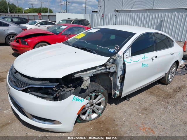 Chrysler 200 Limited 2016 1C3CCCAB6GN123714 Image 2