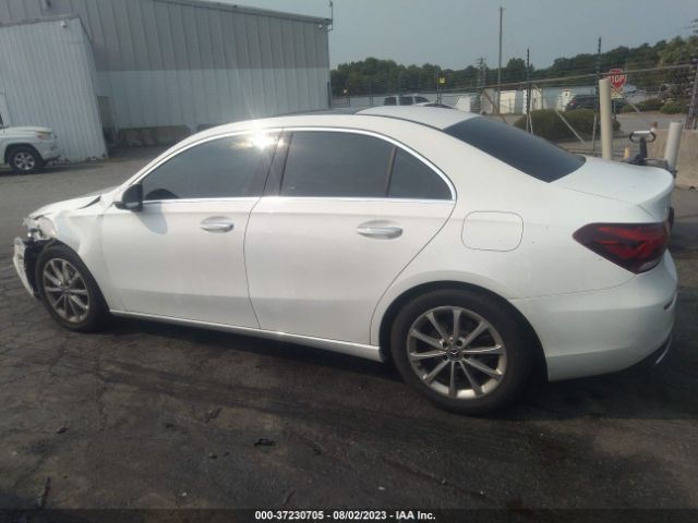 WDD3G4EBXKW001642 Mercedes-Benz A-class A 220