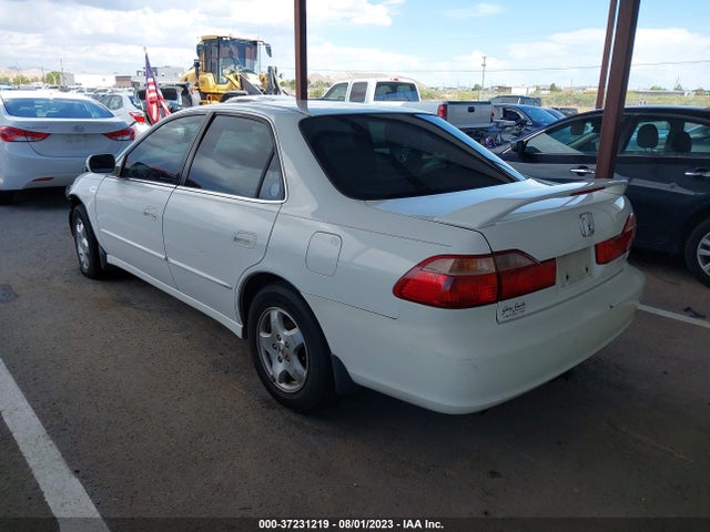 2000 HONDA ACCORD SDN EX W/LEATHER VIN: 1HGCG1656YA041287