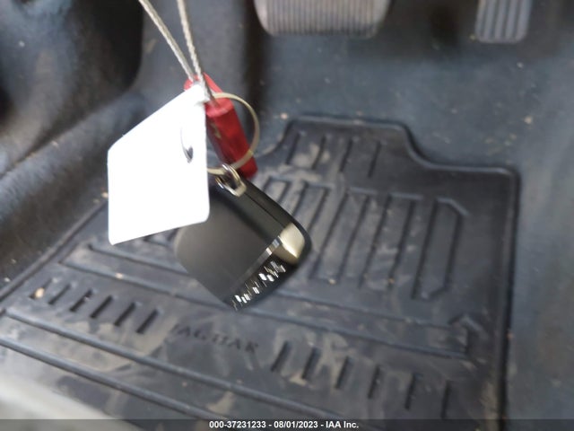 2019 JAGUAR XJ SAJWA2GE7KMW22256 Photo 10