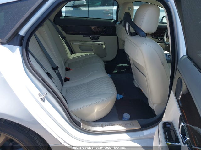 2019 JAGUAR XJ SAJWA2GE7KMW22256 Photo 7