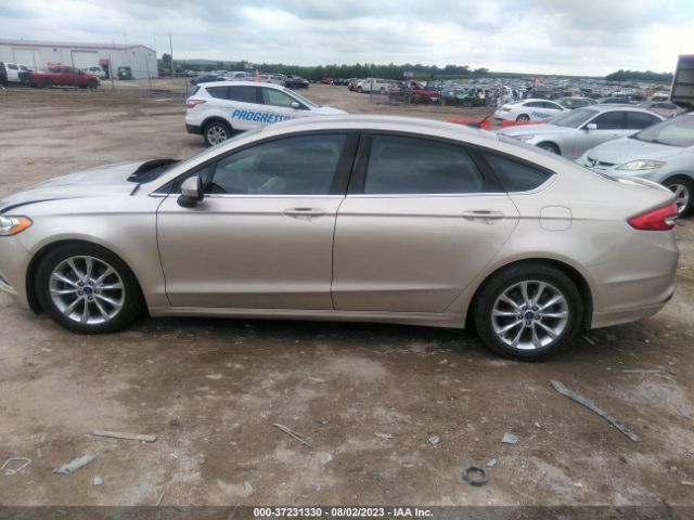 3FA6P0HDXHR264261 Ford FUSION SE