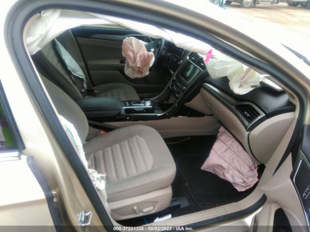 3FA6P0HDXHR264261 Ford FUSION SE