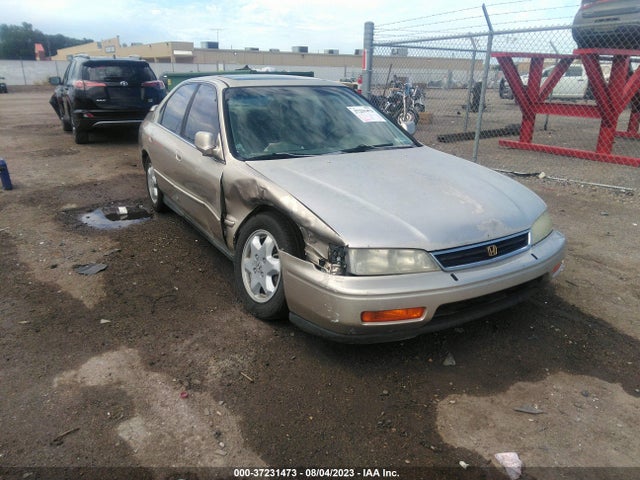 1995 HONDA ACCORD EX VIN: 1HGCE6664SA026130