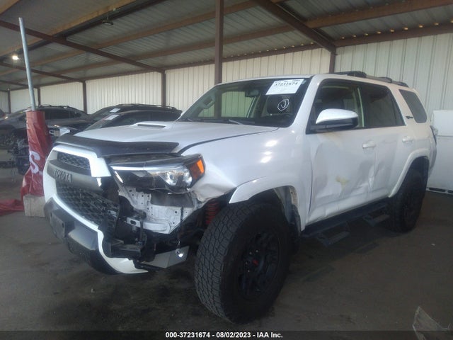 Toyota 4RUNNER SR5 2018 JTEBU5JR4J5505692 Image 2