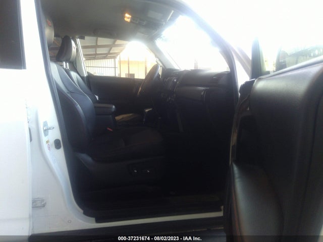 Toyota 4RUNNER SR5 2018 JTEBU5JR4J5505692 Image 11