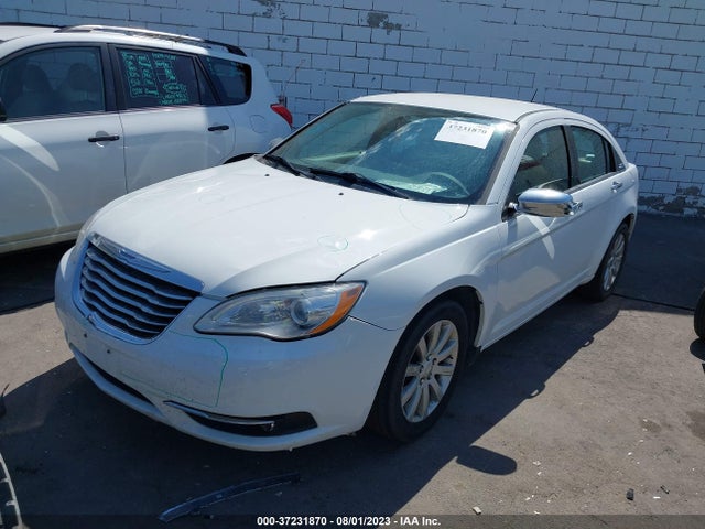Chrysler 200 Limited 2014 1C3CCBCG6EN198607 Image 2
