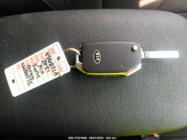 3KPF24AD8ME388556 KIA Forte Lxs