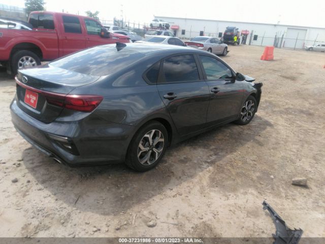 3KPF24AD8ME388556 KIA Forte Lxs