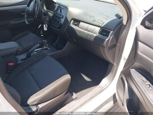 2016 MITSUBISHI OUTLANDER ES VIN: JA4AD2A38GZ032241