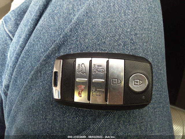 KIA SEDONA LX 2017 KNDMB5C14H6313980 Image 11