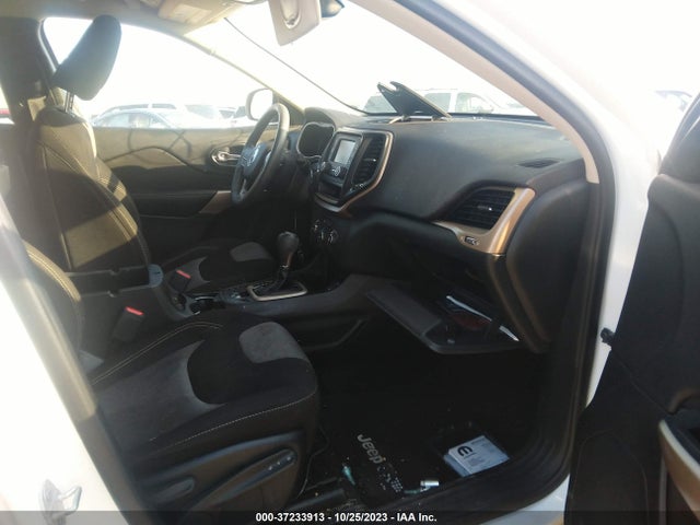 1C4PJLCB4JD503387 Jeep Cherokee Latitude