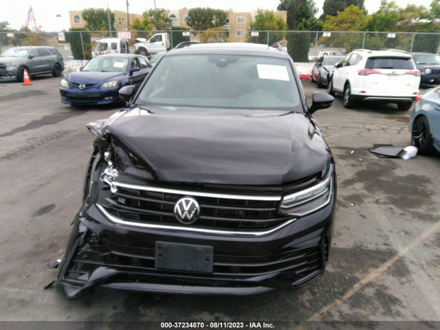 3VVCB7AX7NM054154 Volkswagen Tiguan Se R-line Black