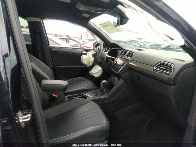 3VVCB7AX7NM054154 Volkswagen Tiguan Se R-line Black