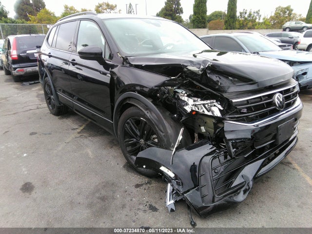3VVCB7AX7NM054154 Volkswagen Tiguan Se R-line Black