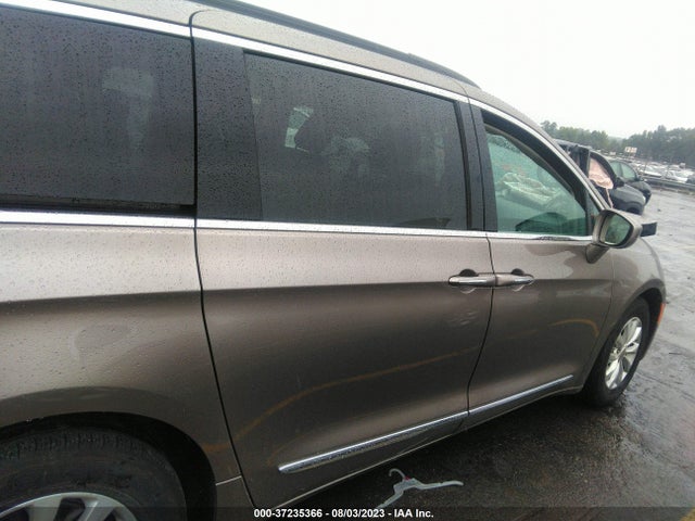 2C4RC1BG9HR584222 Chrysler Pacifica Touring-l