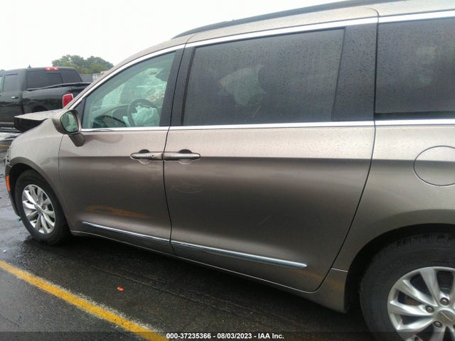 2C4RC1BG9HR584222 Chrysler Pacifica Touring-l