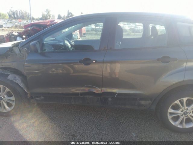 1FMCU0F7XHUC38847 Ford ESCAPE S