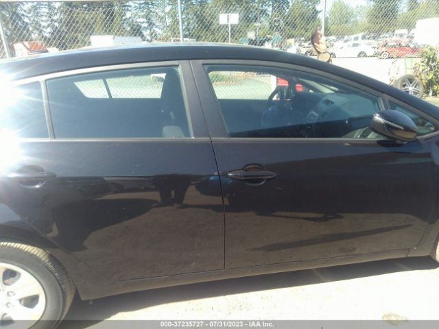 KNAFK5A86H5705404 KIA Forte5 Lx