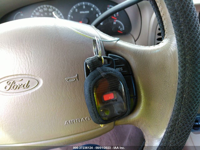 2000 FORD EXPEDITION EDDIE BAUER VIN: 1FMPU18L9YLB45213