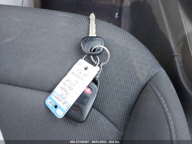 2018 HYUNDAI ELANTRA SE VIN: 5NPD74LF7JH330646