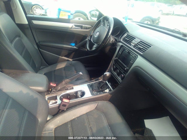 1VWLA7A36KC006153 Volkswagen Passat 2.0t Wolfsburg Edition