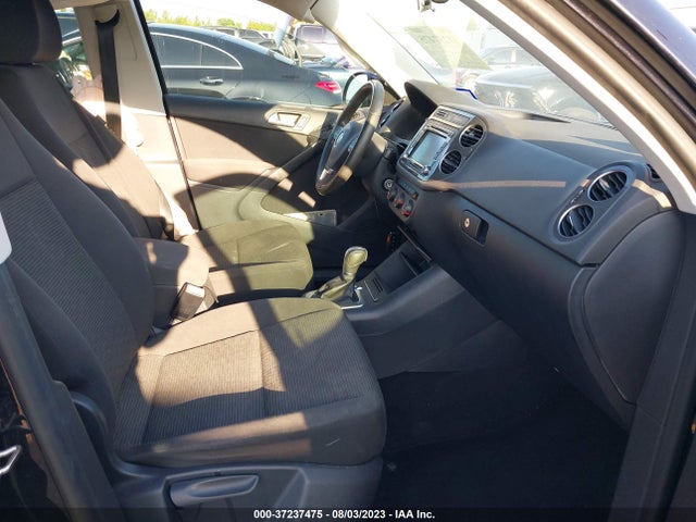 WVGAV7AX4FW575360 Volkswagen TIGUAN S