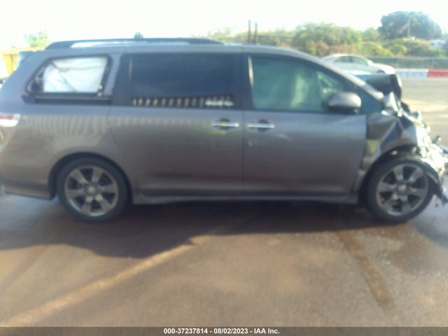Toyota SIENNA SE 2017 5TDXZ3DC5HS887615 Image 6