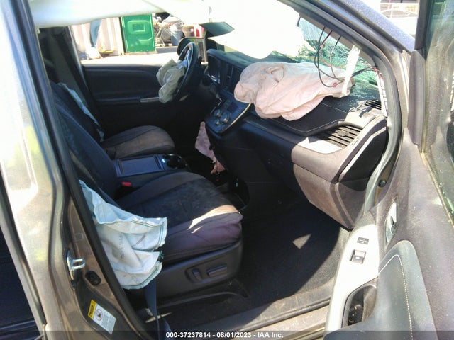 Toyota SIENNA SE 2017 5TDXZ3DC5HS887615 Image 12