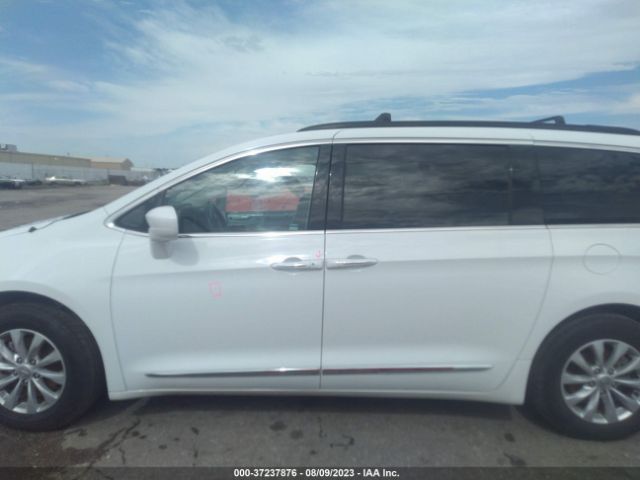2C4RC1BG6HR533874 Chrysler Pacifica Touring-l