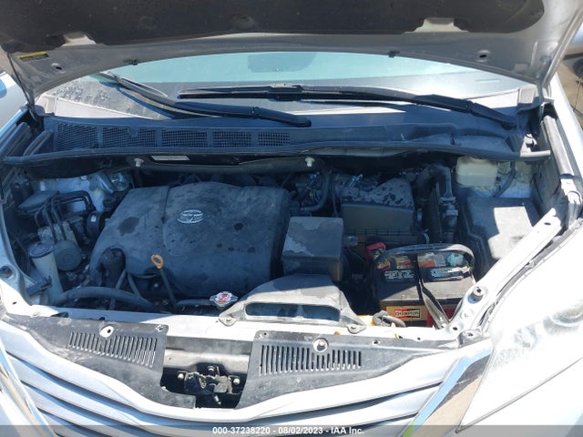 Toyota SIENNA LE 2017 5TDKZ3DC3HS878681 Image 16