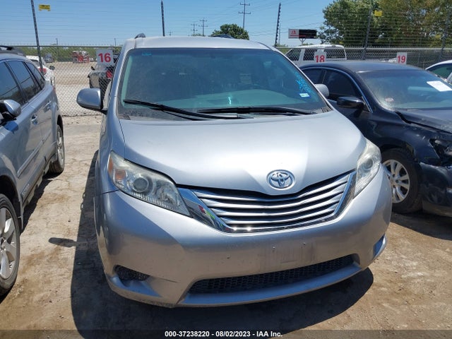 Toyota SIENNA LE 2017 5TDKZ3DC3HS878681 Image 4
