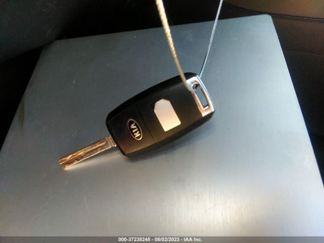KNDJN2A21E7724781 KIA Soul Base