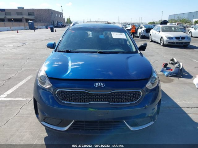KNDCB3LC8H5094593 KIA NIRO LX