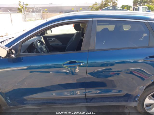 KNDCB3LC8H5094593 KIA NIRO LX