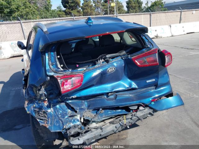 KNDCB3LC8H5094593 KIA NIRO LX