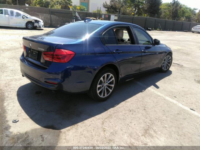 WBA8A9C3XHK864741 BMW 3 Series 320i
