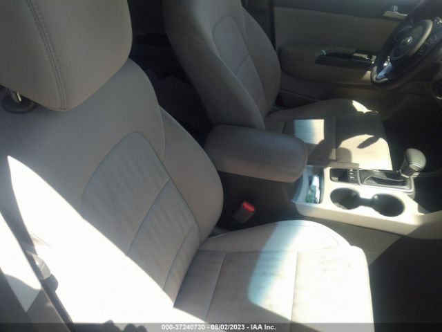 KNDPMCAC2H7222832 KIA Sportage Lx
