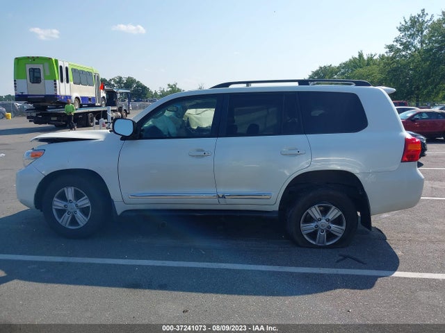 2015 Toyota Land Cruiser, VIN: JTMHY7AJ3F4030493