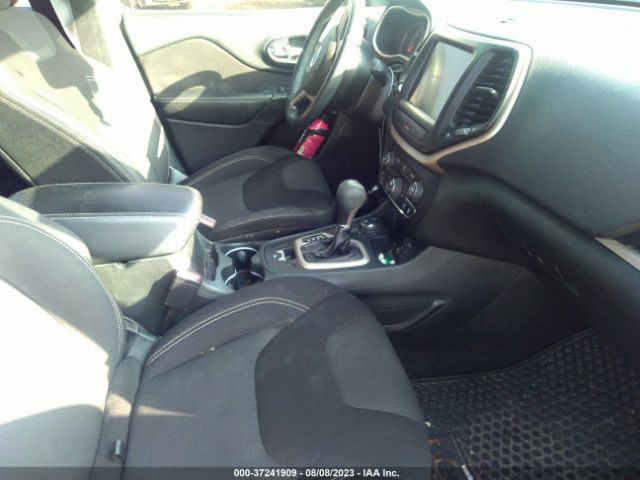 1C4PJMCB8FW653181 Jeep Cherokee Latitude