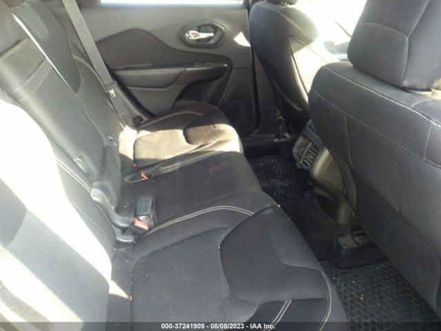 1C4PJMCB8FW653181 Jeep Cherokee Latitude