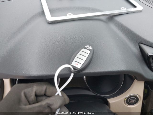 JN8AT2MT6HW381569 Nissan Rogue Sl