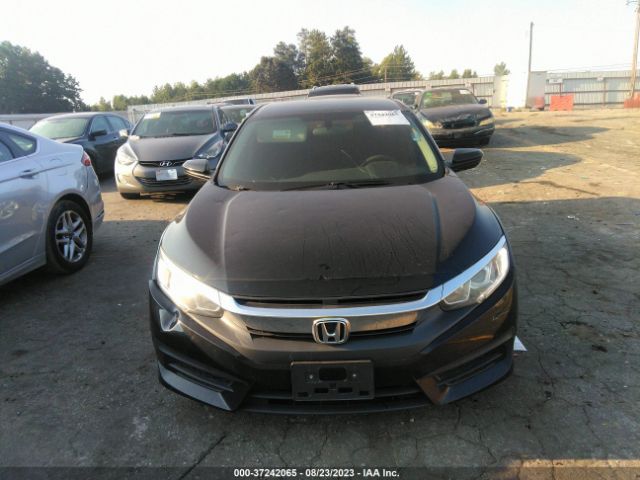 19XFC2F51JE028091 Honda Civic Sedan Lx