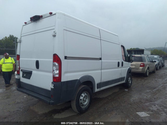 3C6TRVCG0JE112807 RAM Promaster Cargo Van
