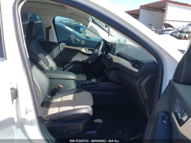 1FMCU9J97NUB55854 Ford Escape Titanium