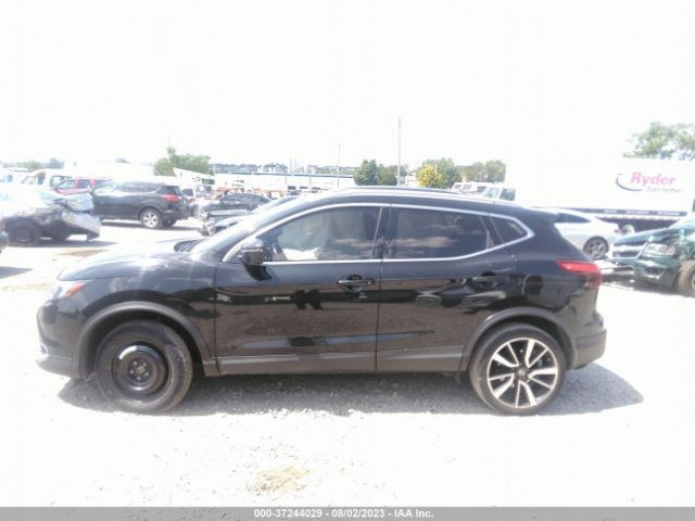 JN1BJ1CRXJW265936 Nissan Rogue Sport Sl